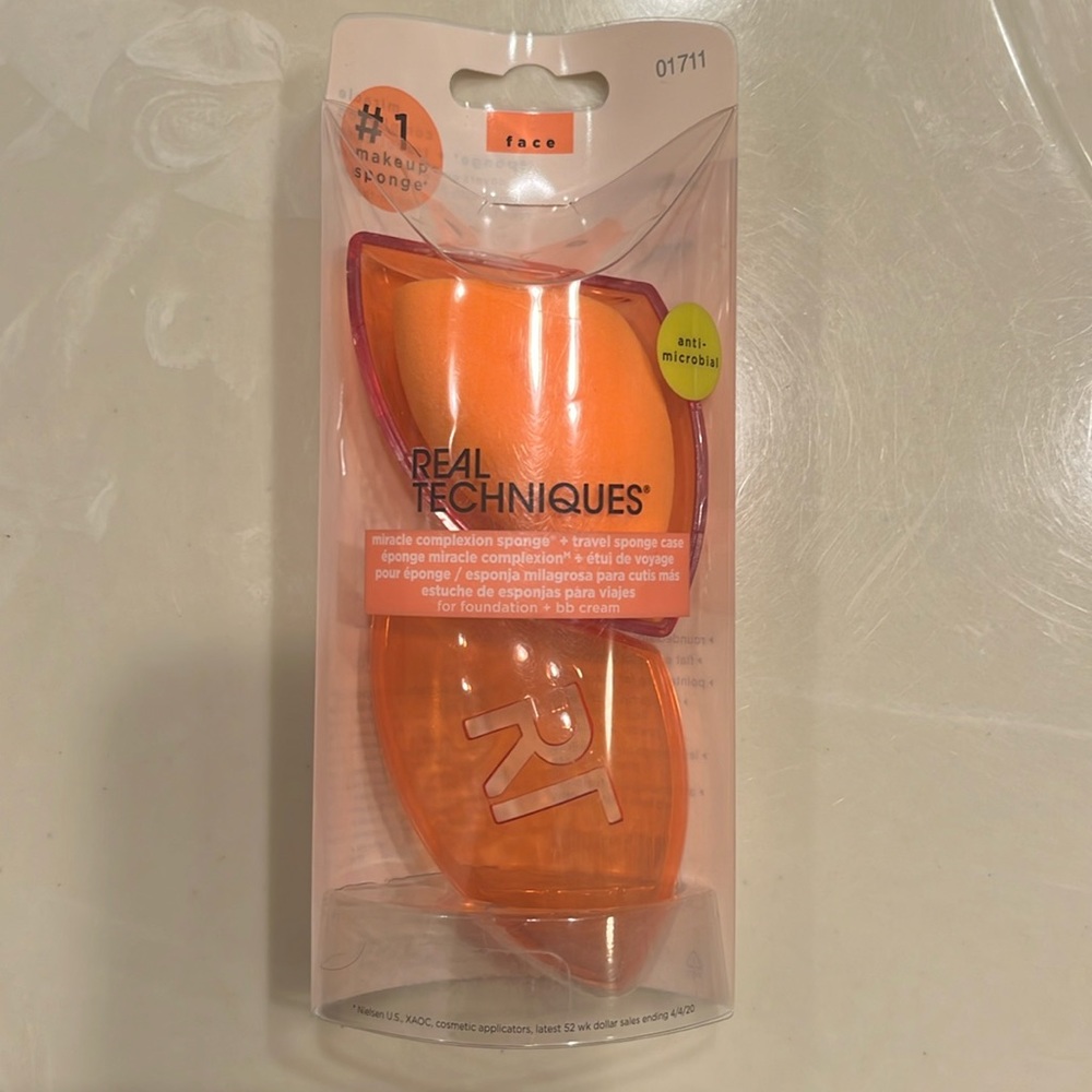 Real Techniques Miracle Complexion Sponge & Travel Sponge Case